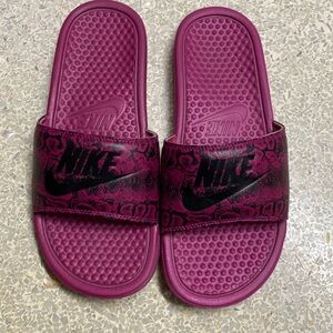 NIKE W8 pink snake/python slides